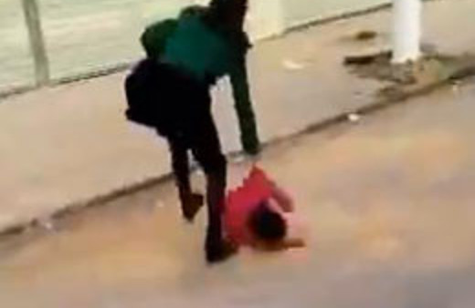 İzleyin! Çocuğundan utanmalı diyeceksiniz