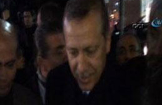 Erdoğan ağlayan genç kızı görünce...