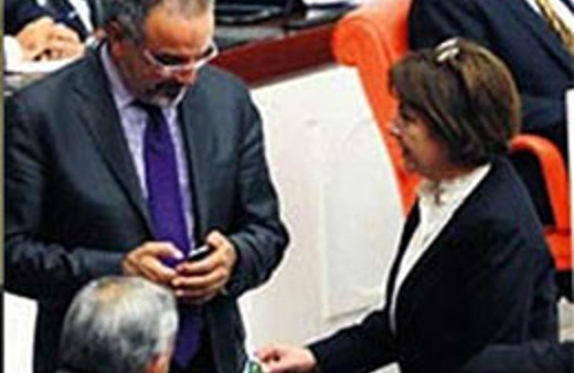 Meclis'te sorunu sigara çözdü!