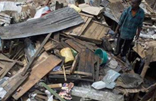 Evde otururken&nbsp;tren&nbsp;çarptı