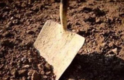 7 aylık bebeği canlı canlı gömdü