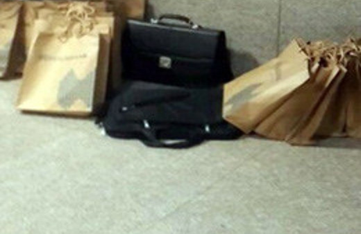 Adliye önünde Halkbank paketleri