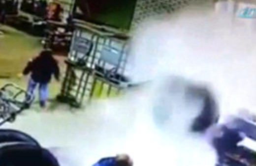 Patlayan lastik adamı böyle uçurdu İZLE