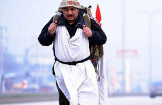 Kefeni giydi Erdoğan'a destek için yürüyor