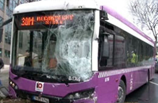 Beşiktaş'ta halk otobüsleri çarpıştı