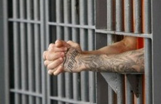 Hapisten kaçan mahkum soğuk diye döndü