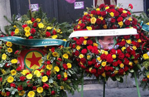 PKK'dan ayrı Öcalan'dan yarı çelenk