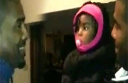 Babasının ikizini gören bebeğin hali