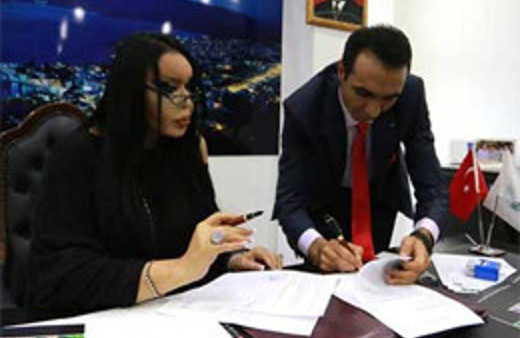 Show'dan kovulan Ersoy para yağdırdı