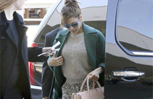 Hamile iddialarına ünlü oyuncudan jet yanıt!