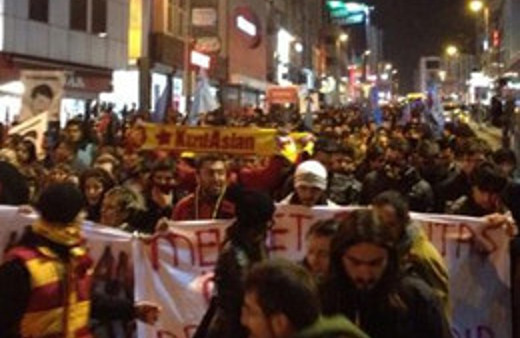 Polis ile protestocular birbirine girdi!