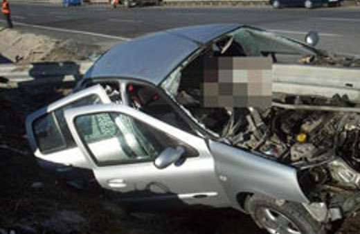 Bariyer önden girdi arkadan çıktı!