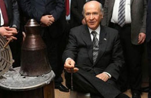 Bahçeli'den çok artistik poz!