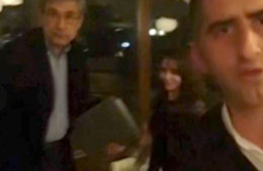 Kız arkadaşı bastı, Orhan Pamuk kaçtı!