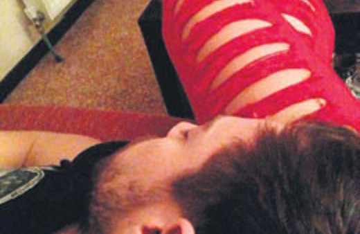 Ünlü popçu sevgilisini aldattı! Böyle yakalandı