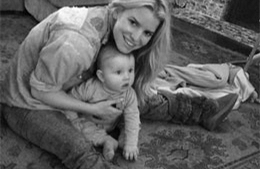 Ünlü şarkıcının fotoğrafları olay yarattı!