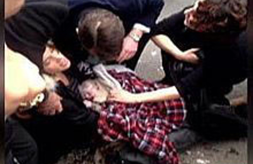 Caddenin ortasında doğum yaptı!