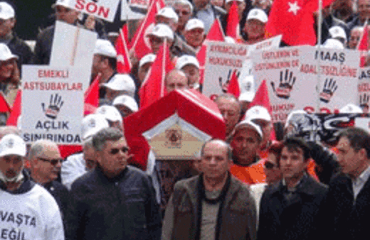 Emekli astsubaylar ölüm orucunda