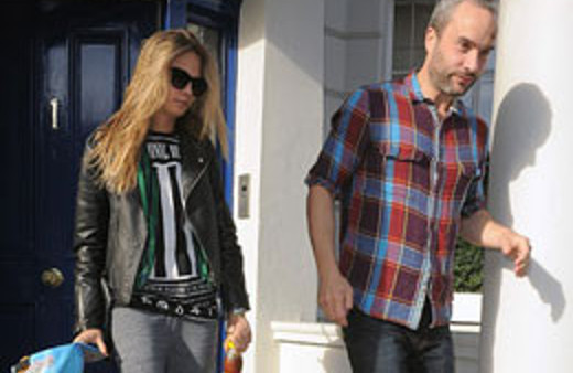 Ünlü modelin yanındaki gizemli erkek kim?