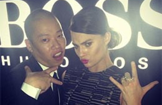 Ünlü oyuncu Hong Kong'daki defilede görüntülendi!