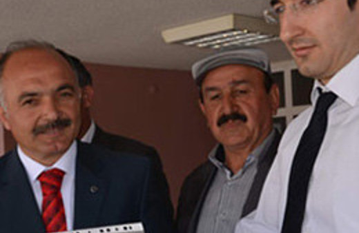 Yeni başkanın ilk icraatı istifa etmek oldu