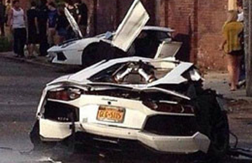 Lamborghini böyle ikiye bölündü! 