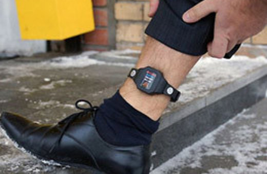 Bin yükümlü elektronik kelepçeli!