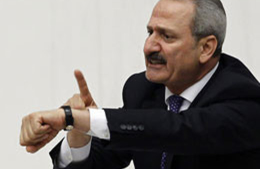 Hürriyet Zafer Çağlayan'ın saatini tiye aldı!