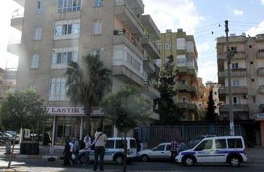 Tüpün gaz kaçırdığını sanıp balkondan atladı!