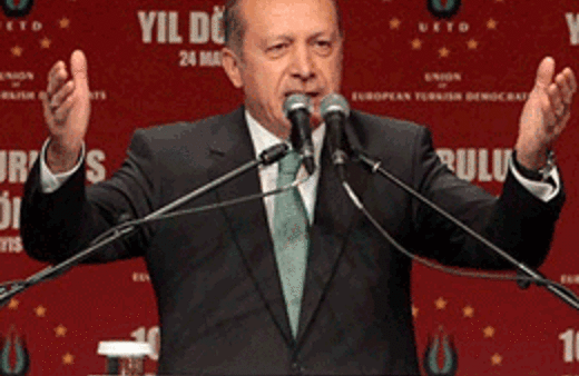 Başbakan'a sahte gazete basıp veriyorlar!