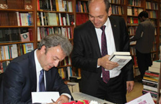 Kuveloğlu 78 kuşağının romanını yazdı