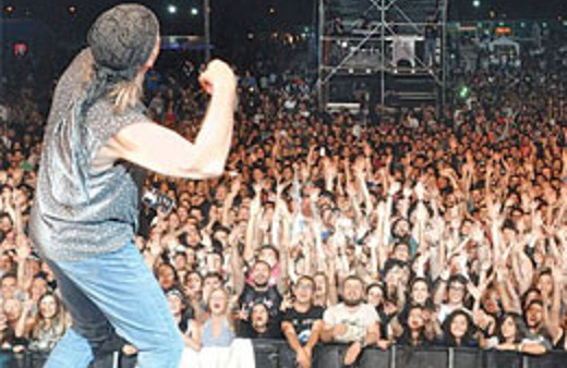 Osmanlı tapusunu görünce konsere çıktı