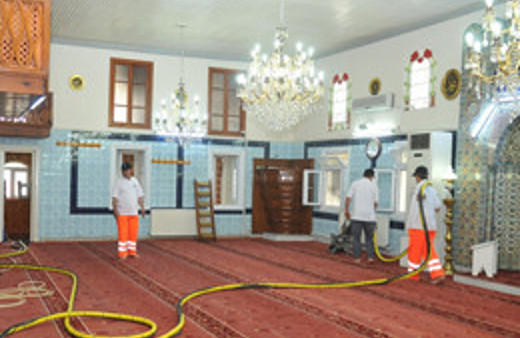 İbadethanelerin Halıları Yerinde Yıkanıyor