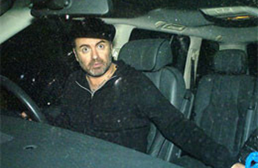 Pop müziğin ikon şarkıcısı hastanelik oldu!