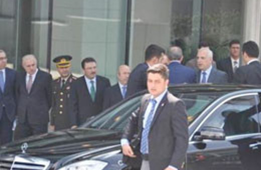 Erdoğan'ı uğurlayan heyette sürpriz isim