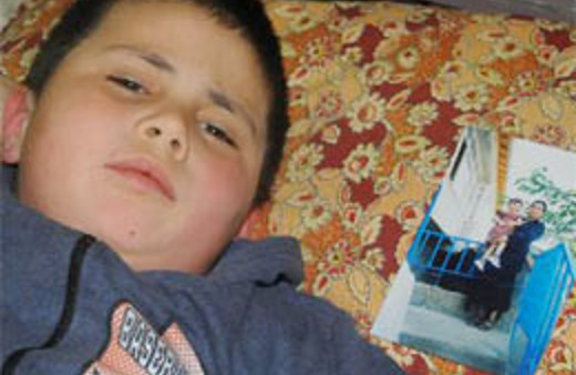 Engelli çocuğun maaş kartını alıp kaçtı!