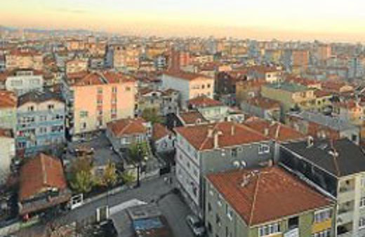 O ilçede para dolu çantalarla ev arıyorlar