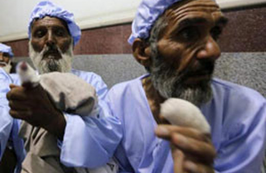 Oy kullandılar diye parmaklarını kestiler!