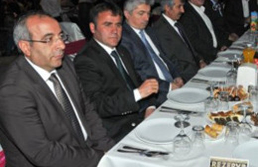 Bu düğüne 3 vali 2 belediye başkanı katıldı