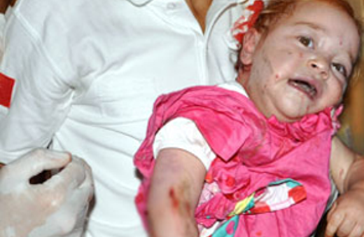 2 yaşındaki bebek asansör boşluğuna sıkıştı