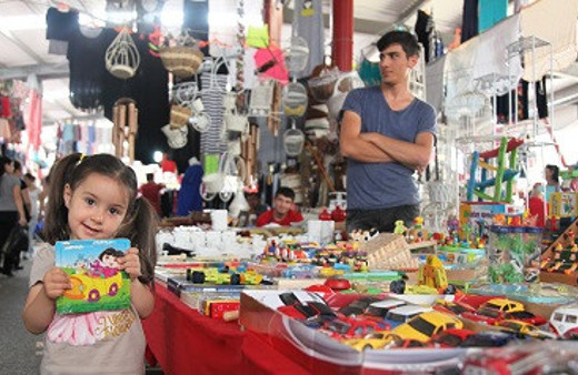 Ataşehir’de Kapalı Semt Pazarı Büyük İlgi Görüyor