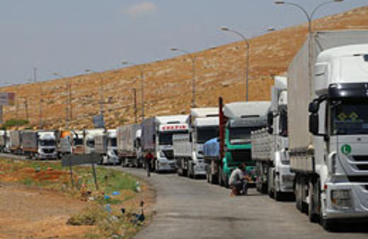 Mültecilere 500 ton yardım malzemesi taşındı