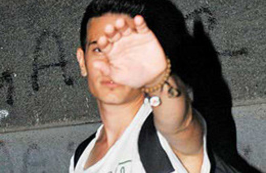 Rüzgar Erkoçlar'a Cihangir'de dayak!