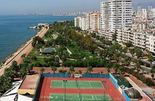 Referandumla caddeyi trafiğe kapattılar