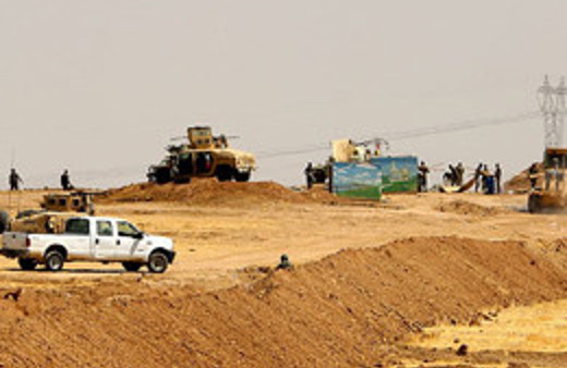 Peşmerge sınır boyunca hendek kazıyor