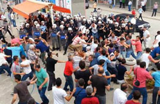 Hopa'da iftar sofrasında kanlı kavga!