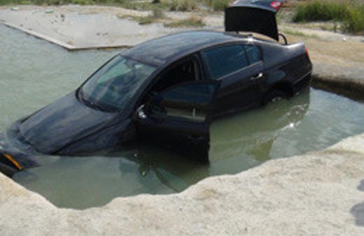 El frenini çekmeyi unutunca