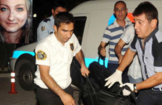 Kendisini fularla astı!