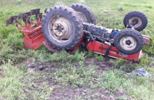 Kamyonetle taraktör çarpıştı:3 ölü 6 yaralı