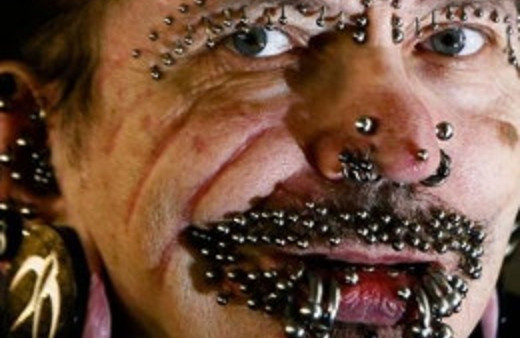 Piercing rekortmeni Dubai'ye alınmadı